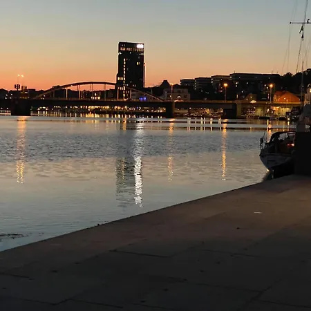 1 60m From The Harbor *