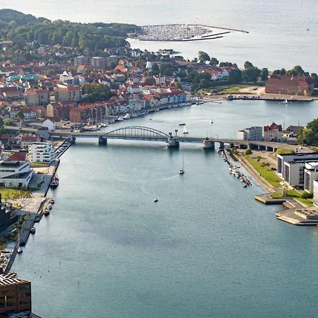 Apartment 1 60m From The Harbor