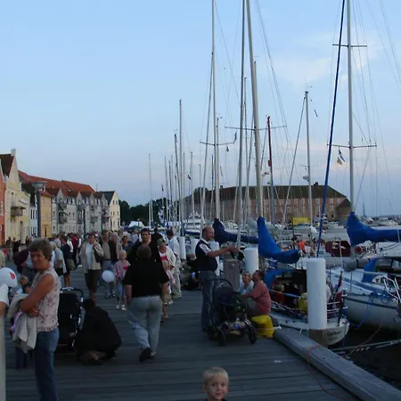 Apartment 1 60m From The Harbor