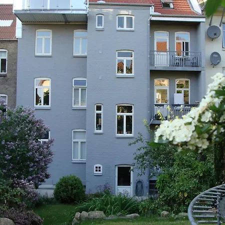 Apartment 1 60m From The Harbor