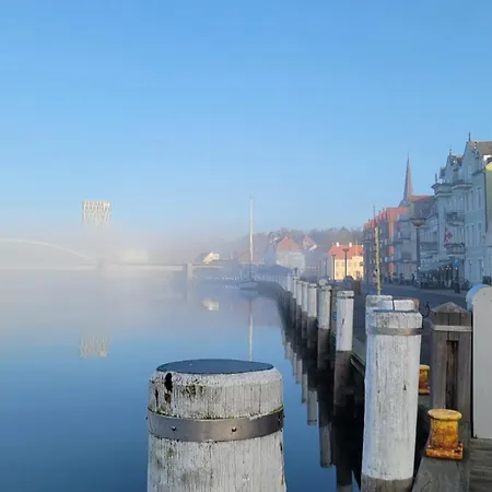 1 60m From The Harbor Apartment