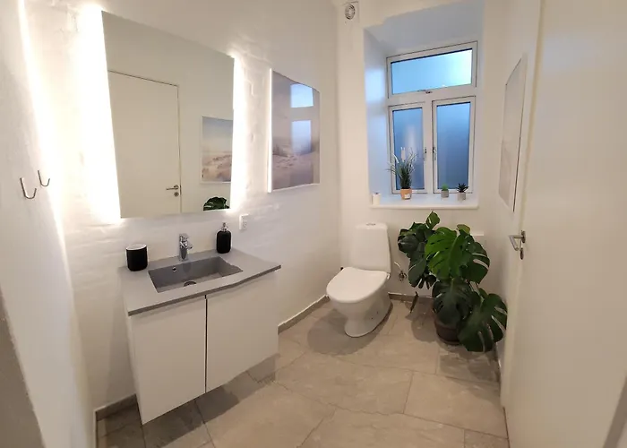 1 60m From The Harbor Apartment