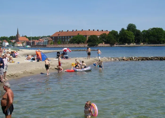 1 60m From The Harbor Apartment *