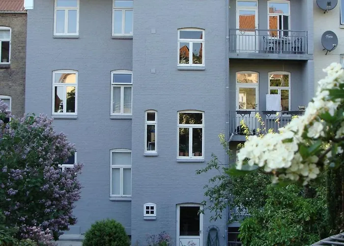 Apartment 1 60m From The Harbor