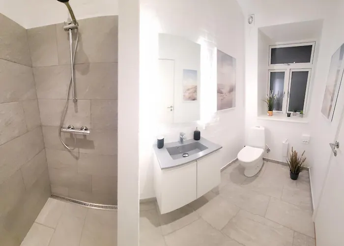 1 60m From The Harbor Apartment *